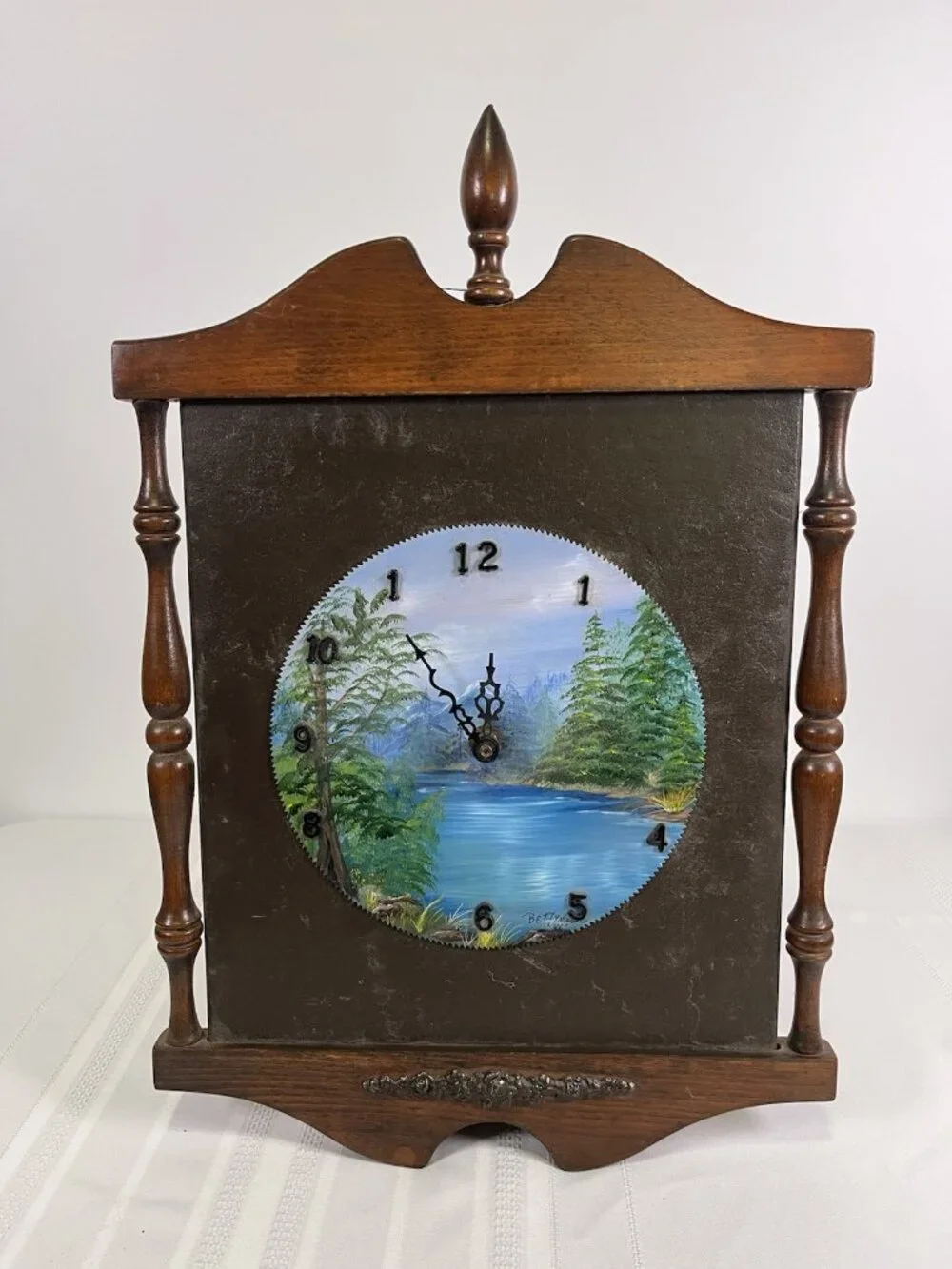 VTG 80s Hand Painted Saw Blade Wall Clock Rustic Folk Art Woodland Cabin Forest